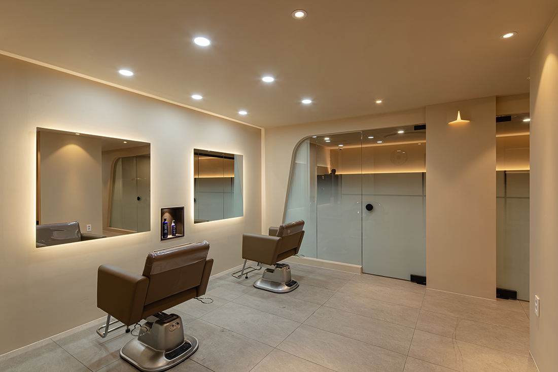 Private treatment room for a relaxing Seoul-Head-Spa experience in Gangnam.