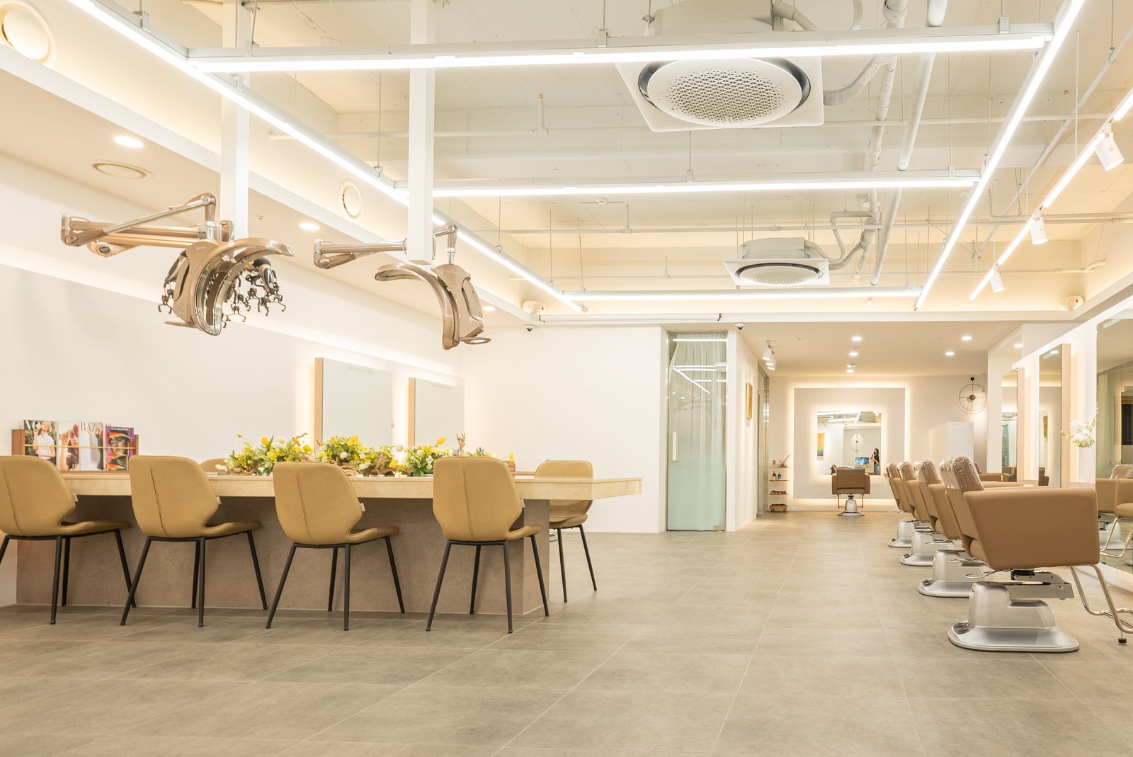 Interior and waiting area at Parkjun Beautylab Cheongdam