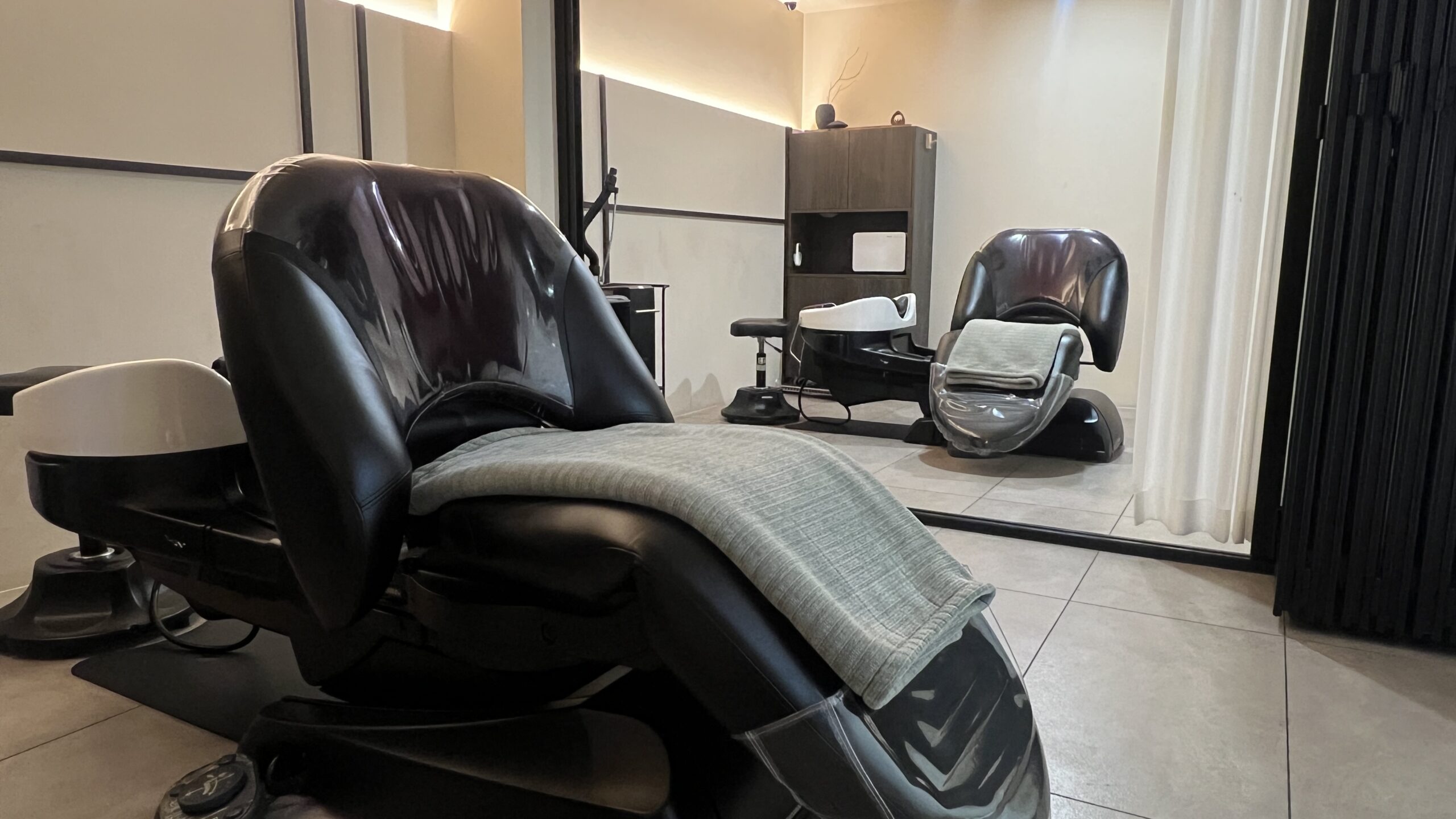 Private couple spa room with two treatment chairs in Gangnam