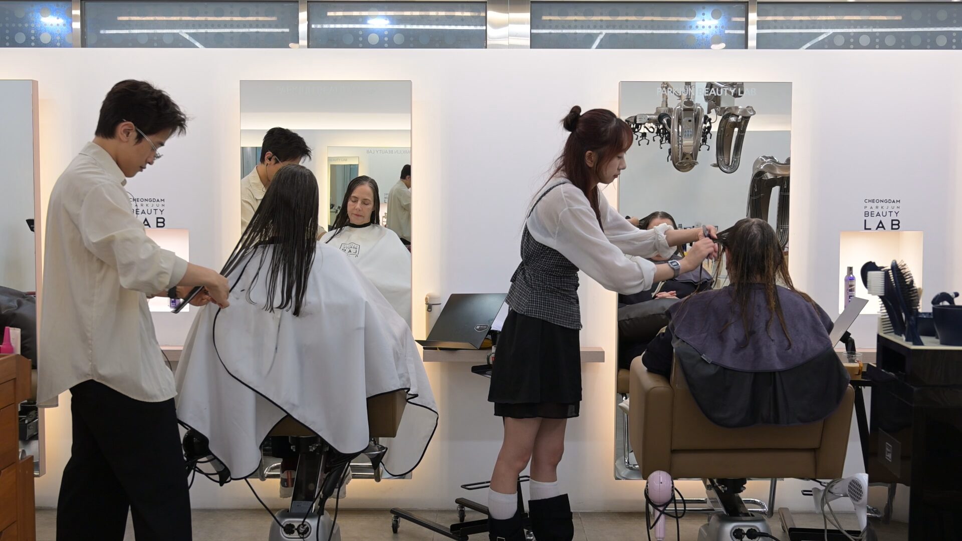 Couple receiving hair services together at Parkjun Beautylab Cheongdam